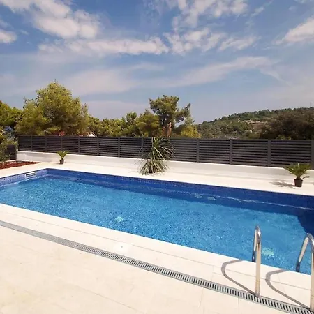 Olynthia Вилла Рогач