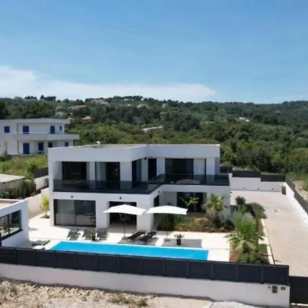 Вилла Olynthia Рогач