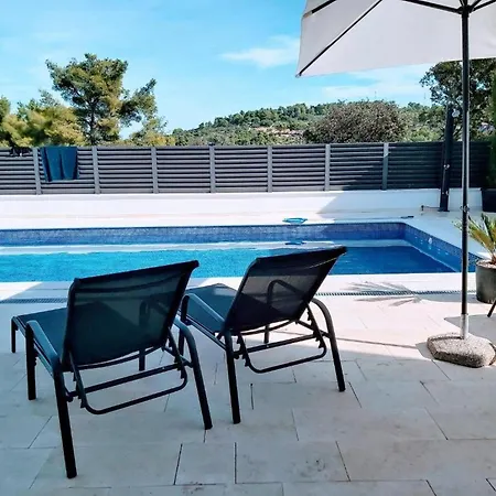 Villa Olynthia Rogac