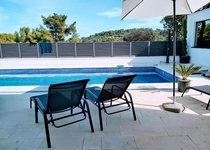 Vila Olynthia Rogac