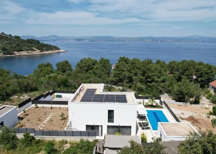 Vila Olynthia Rogac